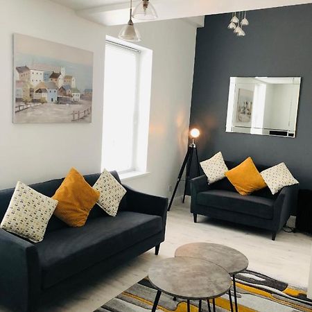Spacious And Bright Town Centre Apartment Ballycastle Luaran gambar
