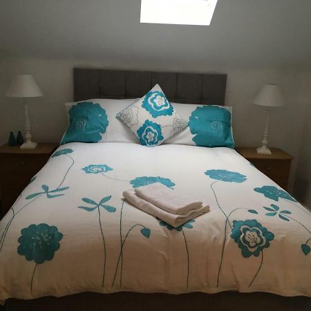 Spacious And Bright Town Centre Apartment Ballycastle Luaran gambar