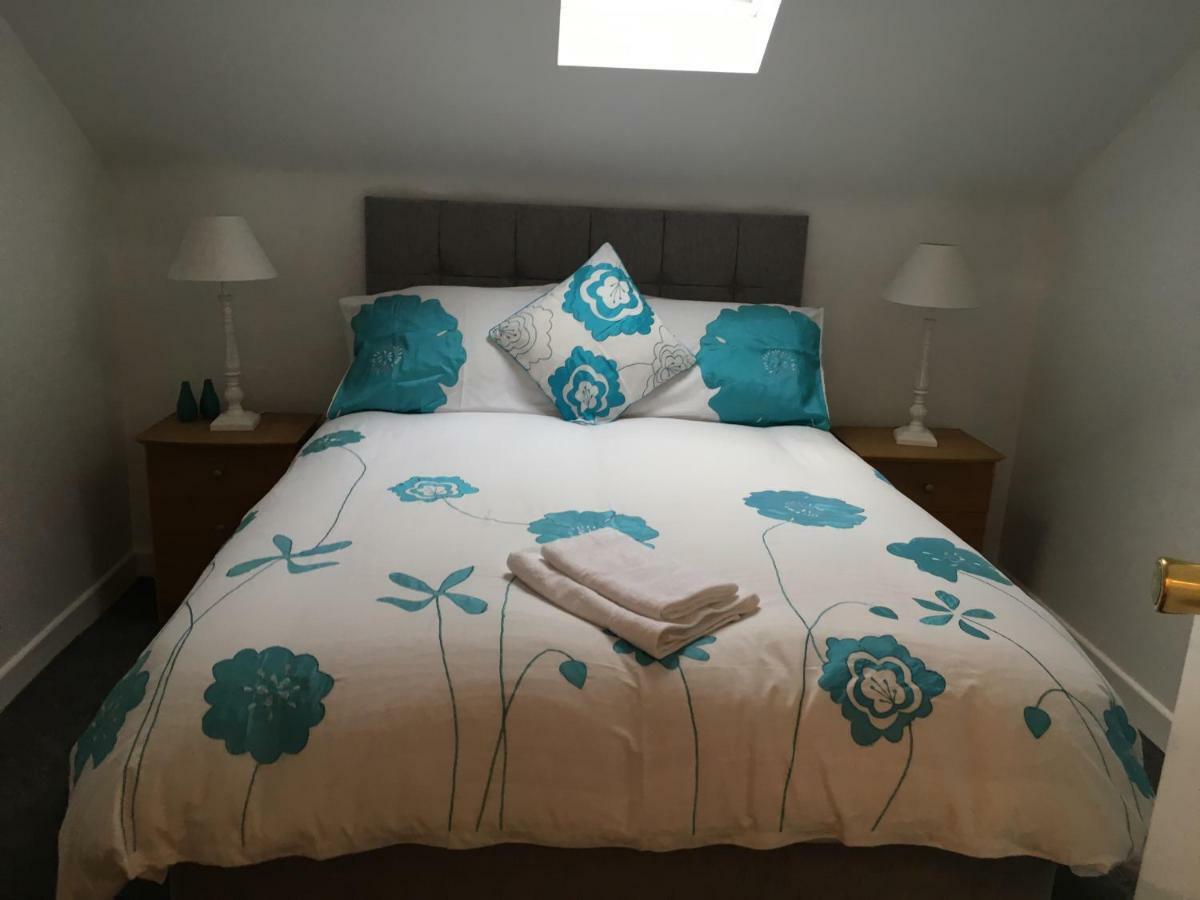 Spacious And Bright Town Centre Apartment Ballycastle Luaran gambar