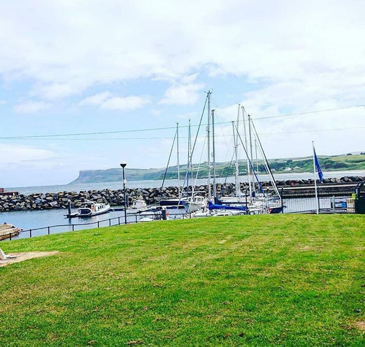 Spacious And Bright Town Centre Apartment Ballycastle Luaran gambar